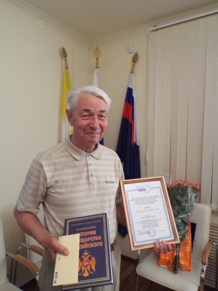 В СИЗО-1 УИС Ставрополья поздравили с юбилеем самого старшего сотрудника учреждения