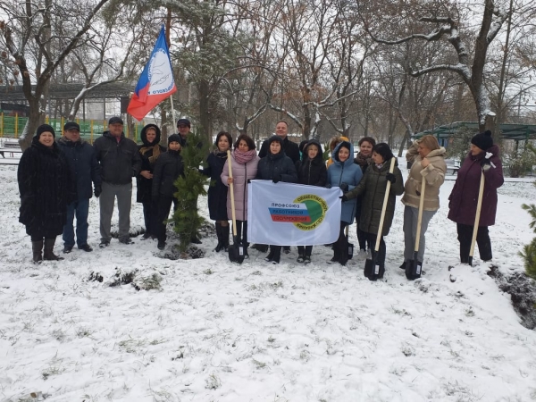 В городском парке Георгиевска высадили профсоюзную поляну